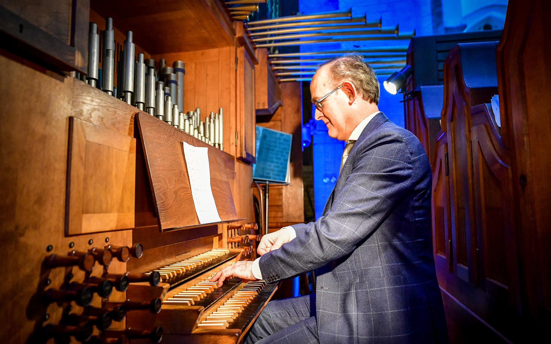 Harm Hoeve Vermaakt Publiek Met Orgelmuziek In De Koepelkerk In Smilde ...